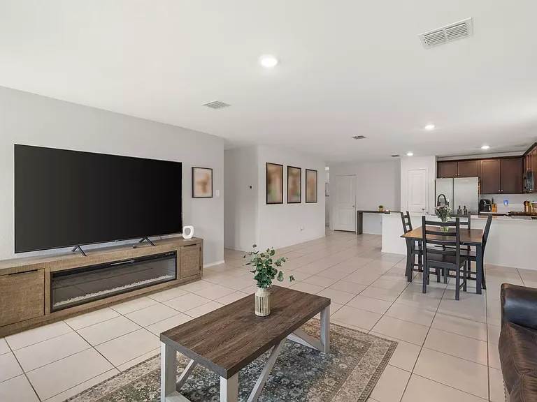 709 Odlozil Ln — Photo 8