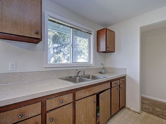 5th image of 6619 NE 108th Ave