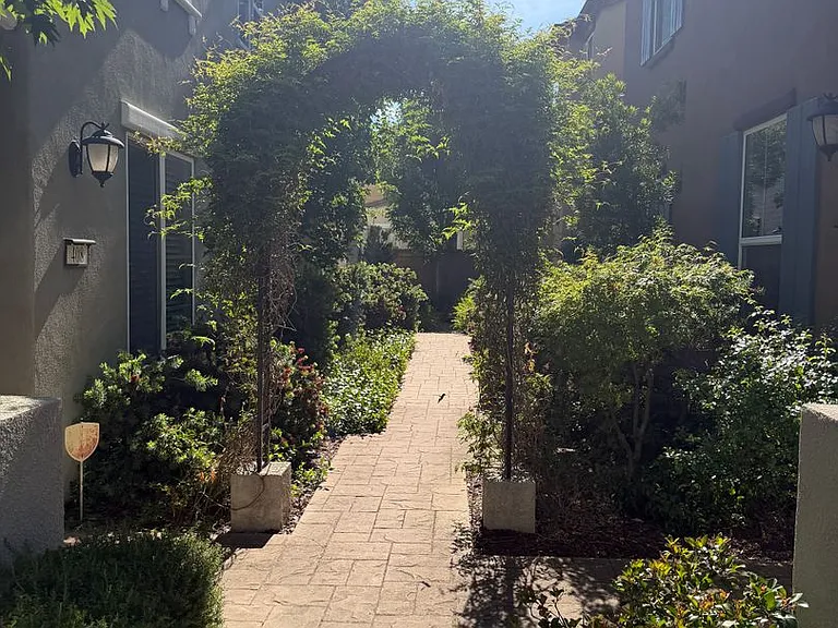 408 Dormarin Pl — Photo 2