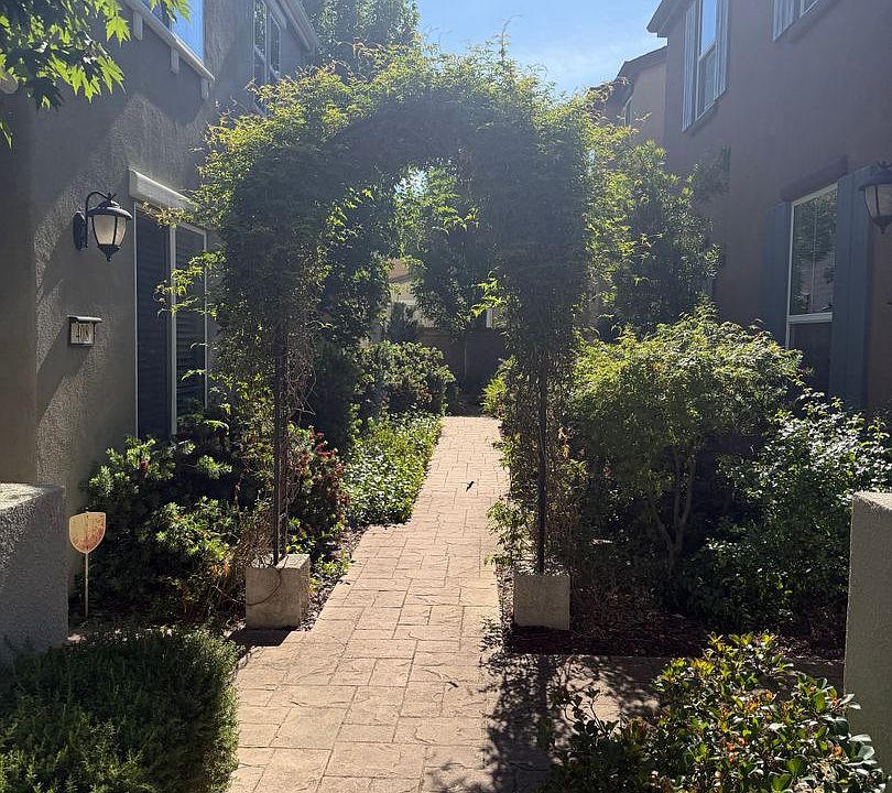 2nd image of 408 Dormarin Pl