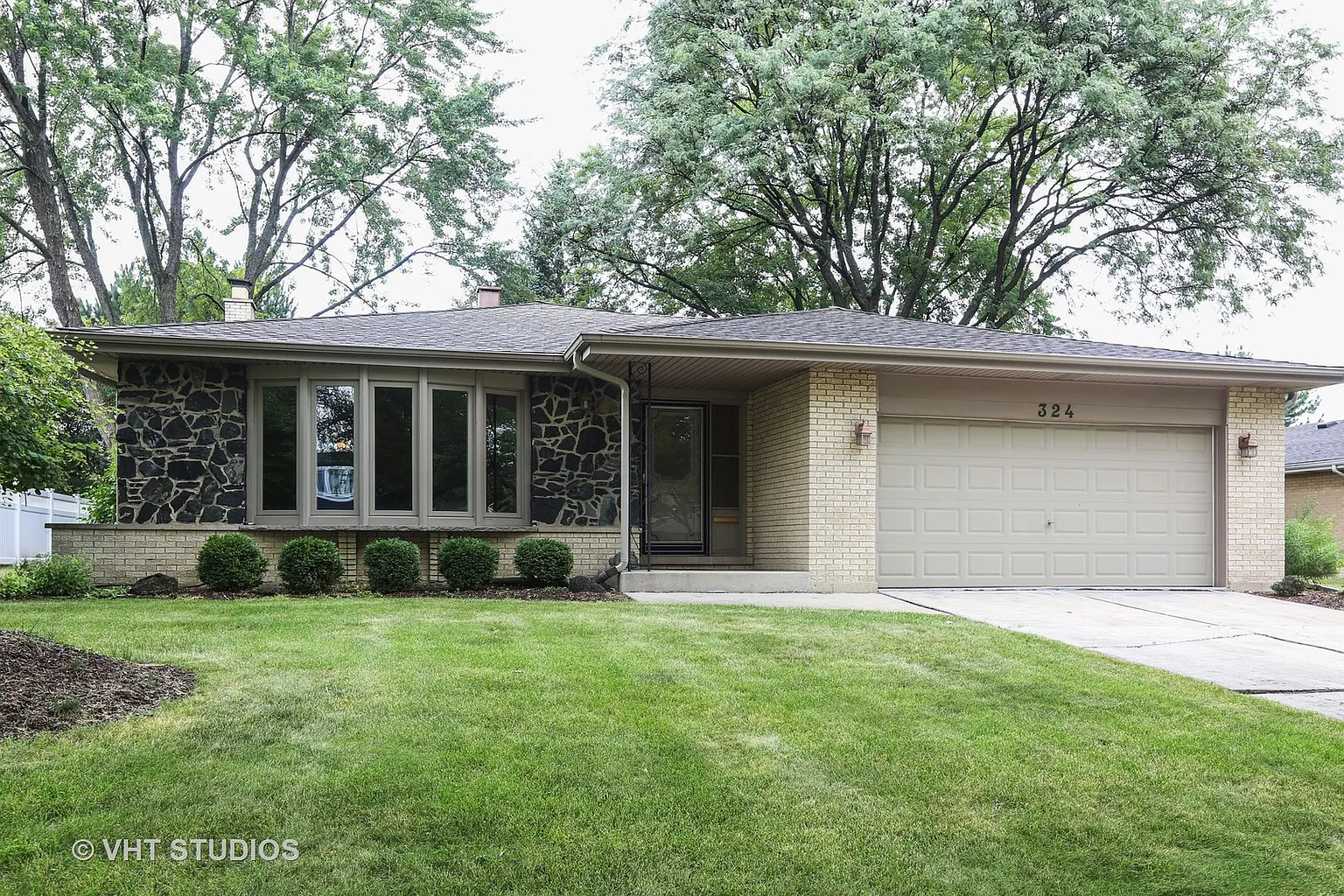 18W324 Holly Ave photo 1