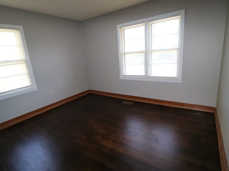 2026 W Stone Dr — Photo 8