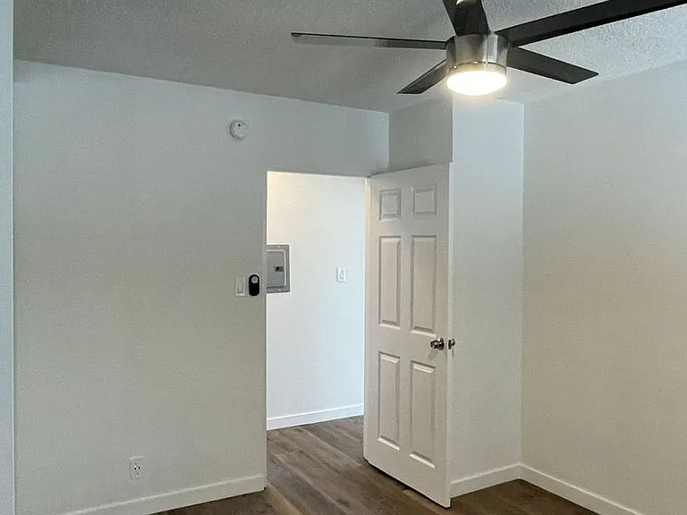 1815 N. Harvard Blvd — Photo 30