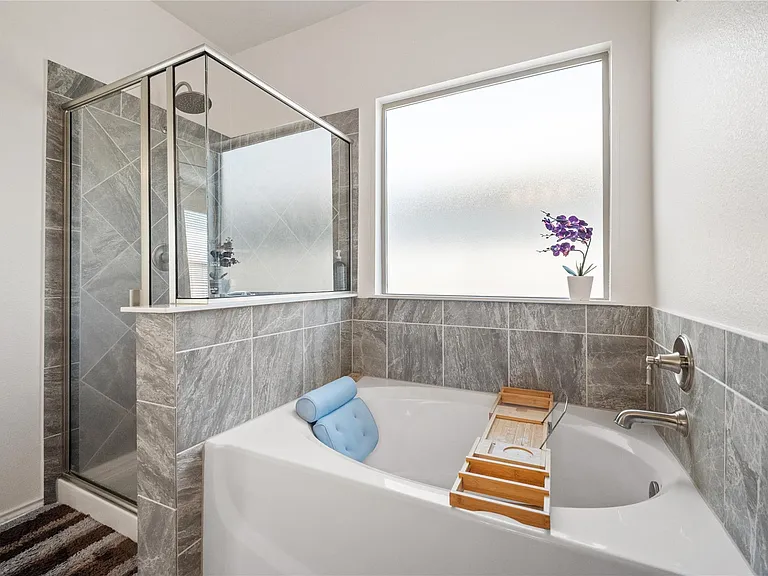 13921 Abraham Lincoln St — Photo 32