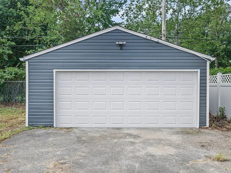 12028 Wade Park Ave — Photo 34