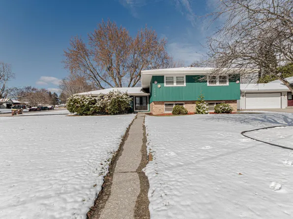 5423 Crestdale Dr, Rockford, IL 61114