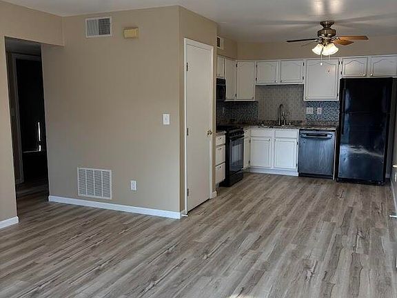 3rd image of 3501 Timberbridge Dr APT C