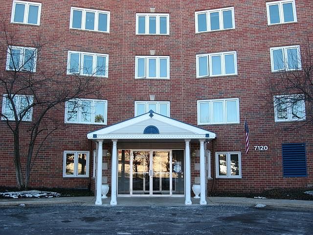 1st image of 7120 N Milwaukee Ave APT 707
