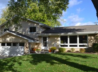 218 Hazel Ln, Hartland, WI 53029