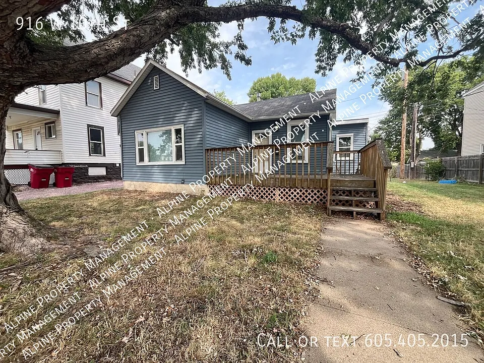 916 W 10th St
