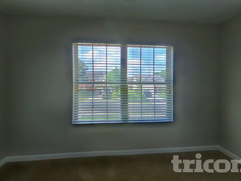 438 Lake Ridge Ln — Photo 10