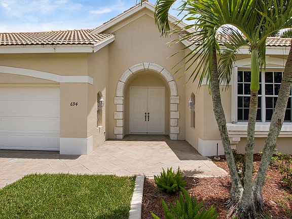 2nd image of 694 SW Lake Charles Cir