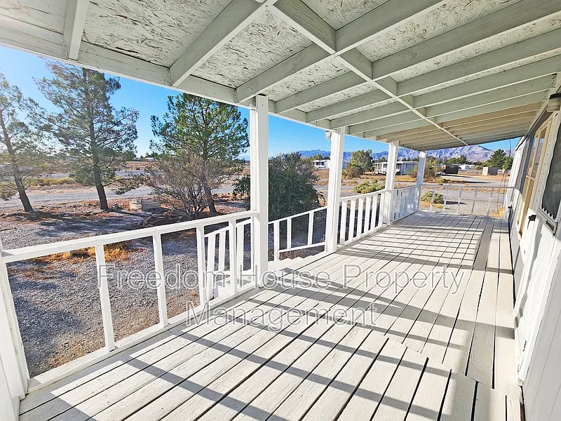3 bed, 2.0 bath, 960 sqft, $1,191 — Photo 4