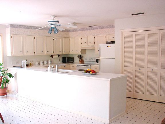 3rd image of 120 Bowling Green Dr