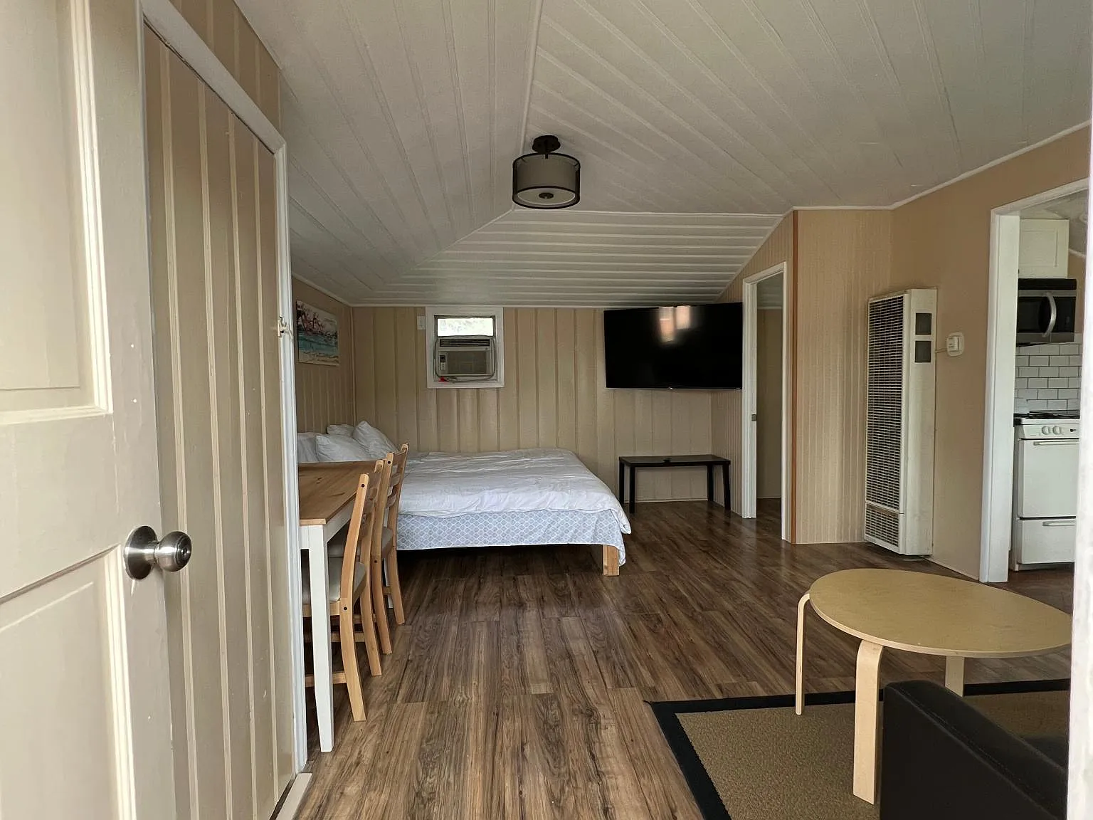 Studio, 400 sqft, $1,950 — Photo 4