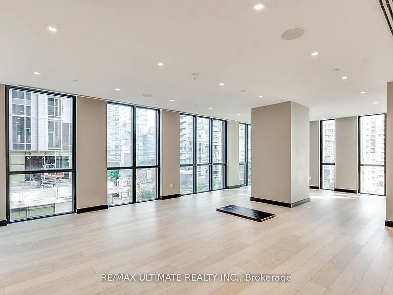 1 Yorkville Ave #1907 — Photo 14