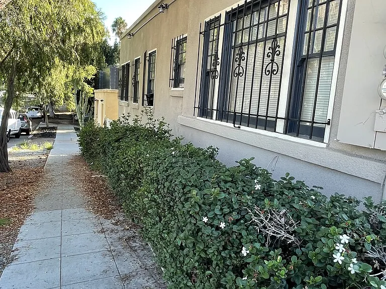 Robinson Ave — Photo 3