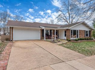 742 Winding Bend Ln, Ballwin, MO 63021