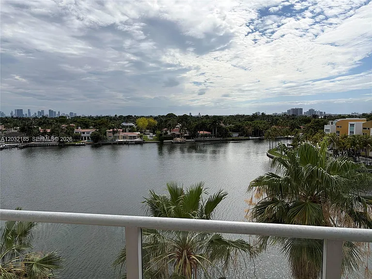 5900 Collins Ave #702 — Photo 17