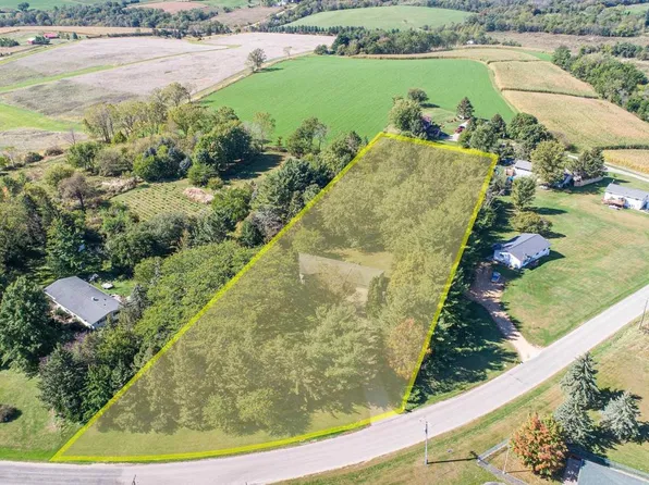 1977 Old Lancaster Road, Platteville, WI 53818