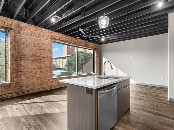 5th image of 901 9th St #C