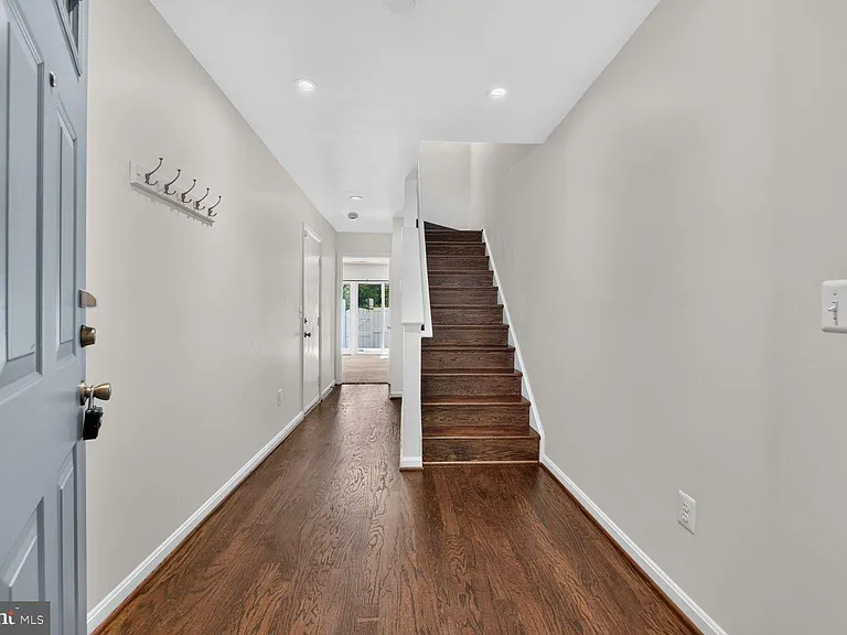 12054 Edgemere Cir — Photo 6