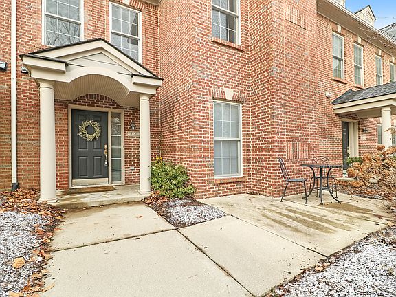 2nd image of 5720 Wellesley Ln