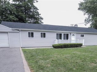 1652 N Thompson Dr, Bay Shore, NY 11706