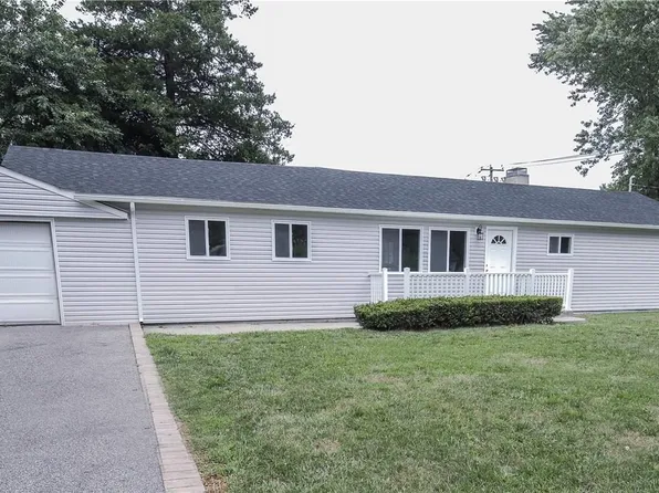 1652 N Thompson Drive, Bay Shore, NY 11706