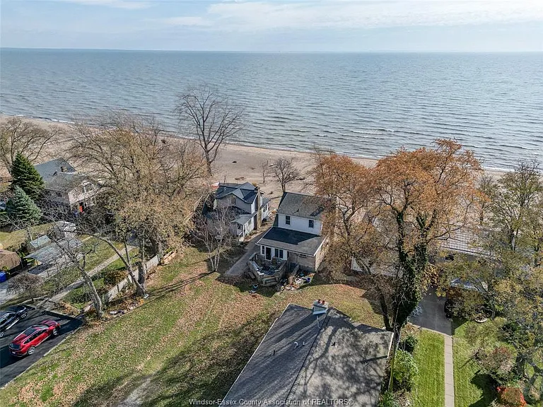 1049 Heritage Rd — Photo 44