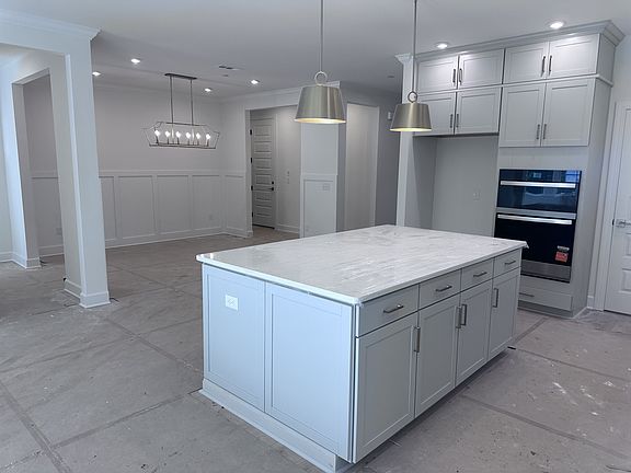 4th image of 381 Baronswood Dr