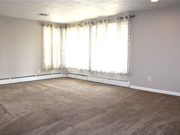 4th image of 207 S Chestnut St