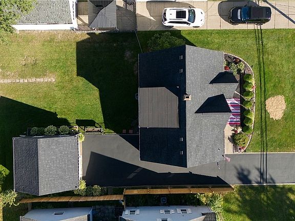 3rd image of 100 Amsterdam St