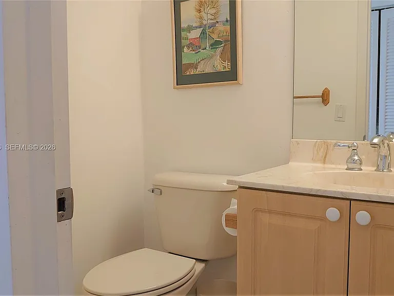 250 Suffolk Dr #250-F — Photo 8