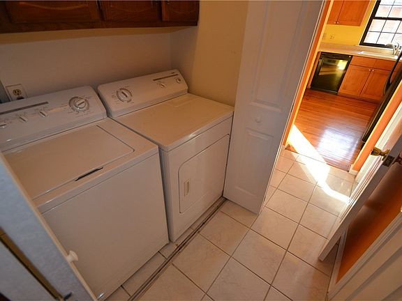 4th image of 8 Dunbridge Hts