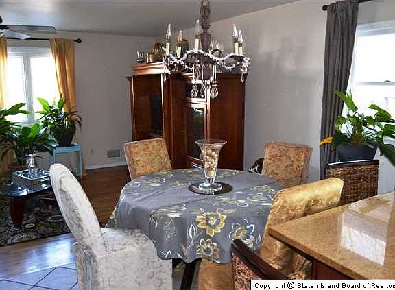 4th image of 488 Huguenot Ave