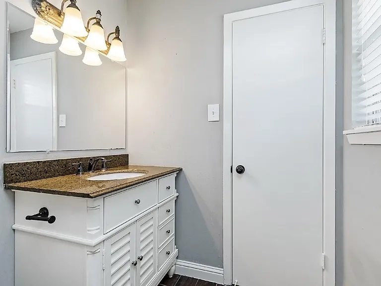 1719 Longhorn Dr — Photo 36