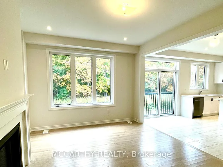 496 Black Cherry Cres — Photo 4