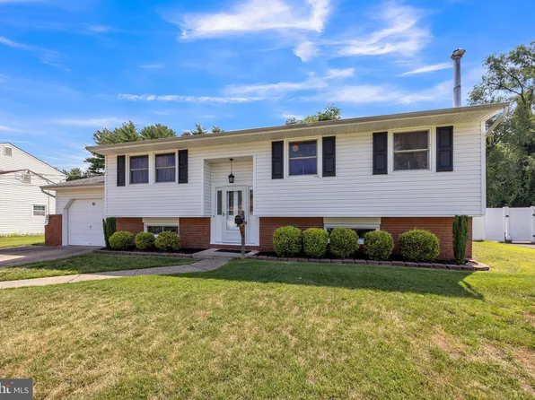 19 Springlane Dr, Blackwood, NJ 08012