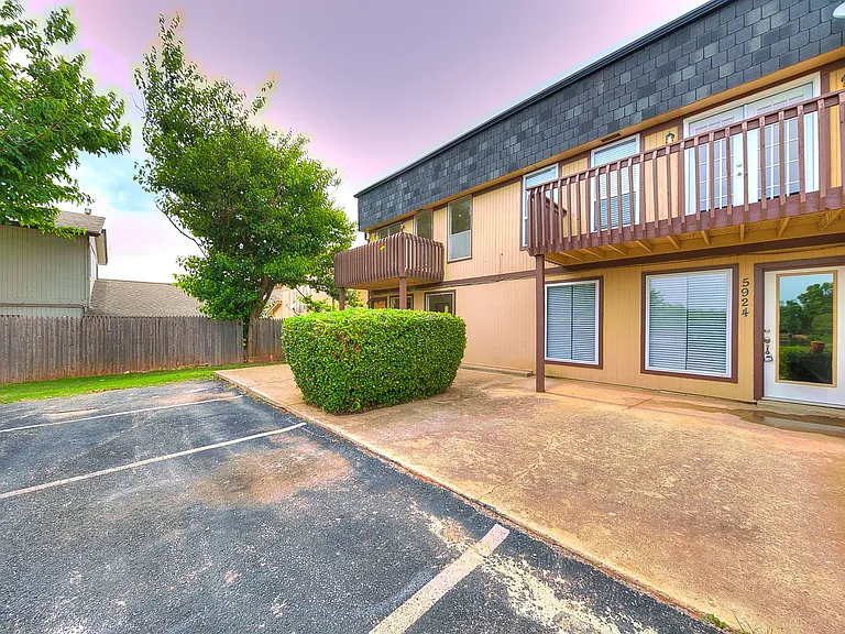 5924 W Hefner Rd — Photo 12