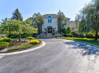 4 Applegate Ter, Manalapan, NJ 07726