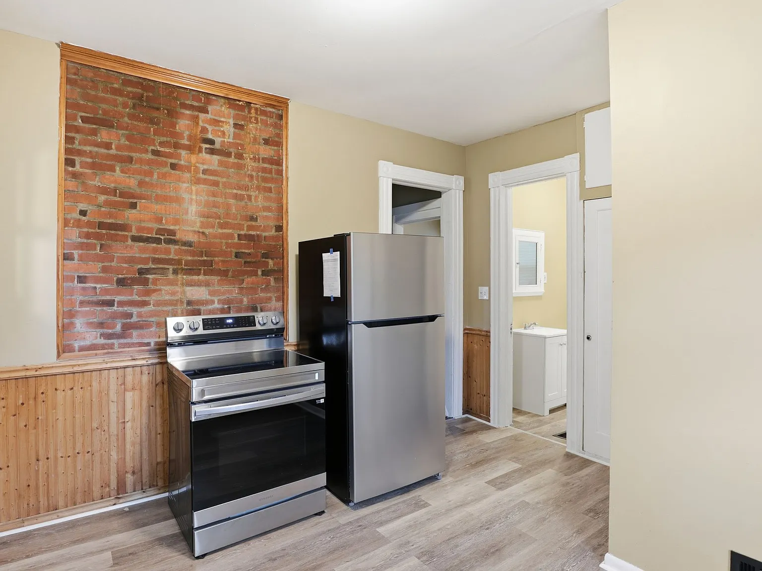 2 bed, 1050 sqft, $1,550 — Photo 3