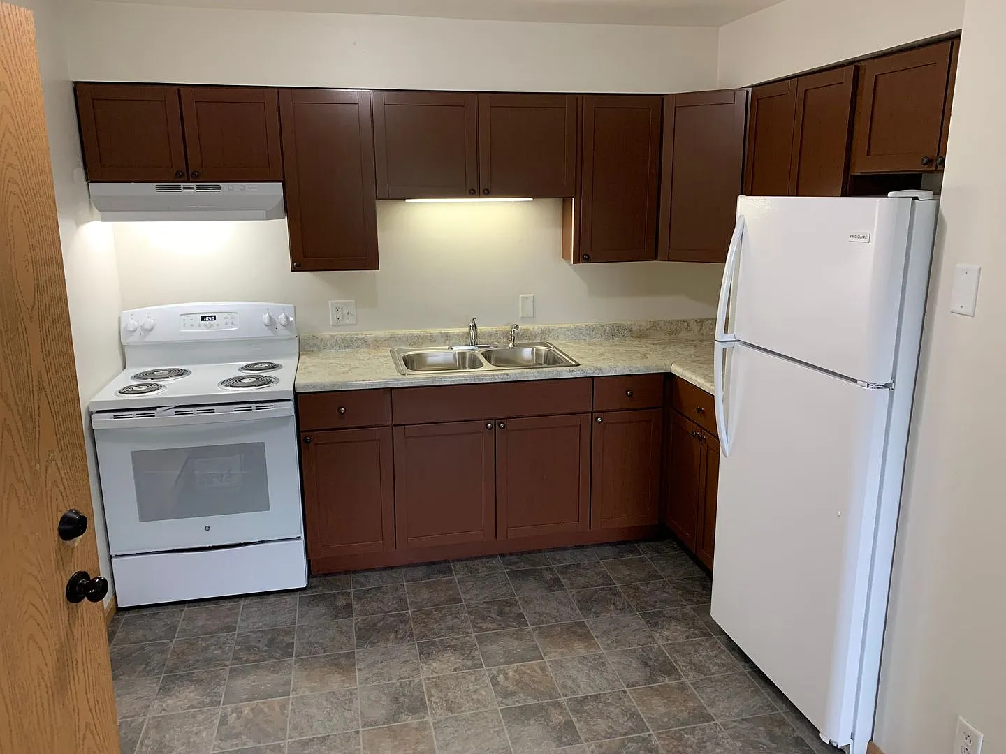 719 Kellogg Ave. — Photo 2