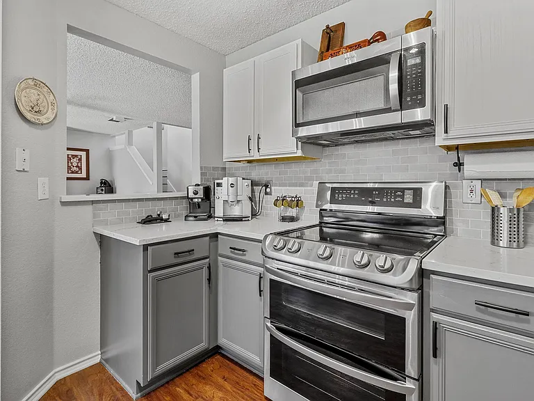 2202 Barton Springs Dr — Photo 17