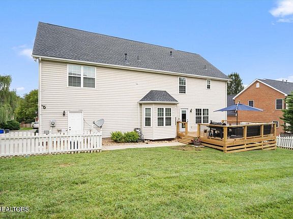 5th image of 5224 Trumpet Vine Ln