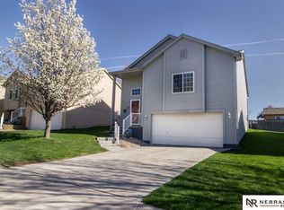 18211 Edna St, Omaha, NE 68136