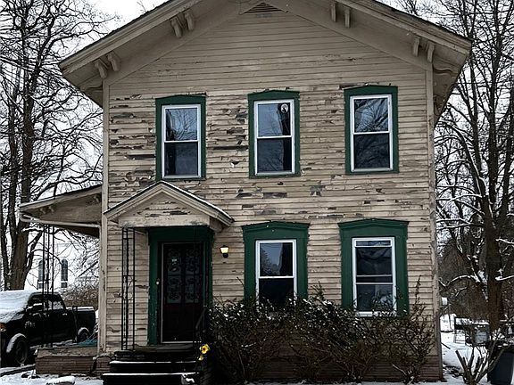 3rd image of 1 Maple St