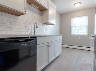 996 Grotto St N APT 8, Saint Paul, MN 55103