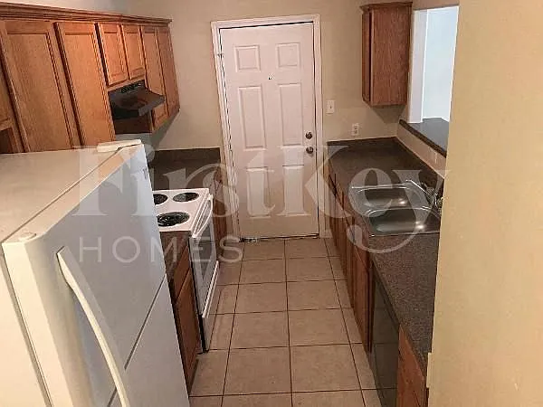 2920 La Estancia Ln — Photo 5