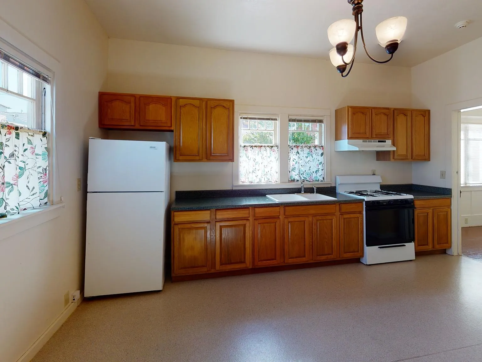 2811 E St — Photo 3